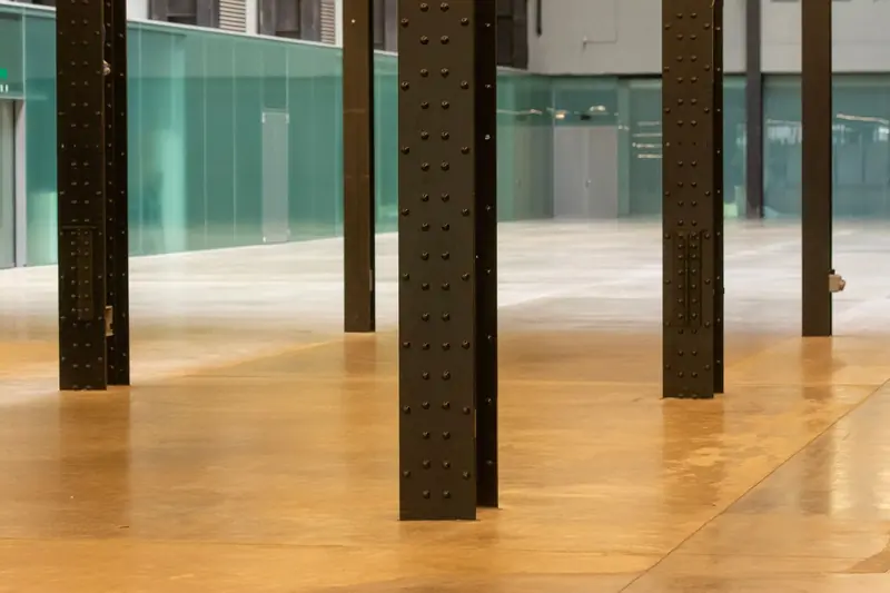 Suelo de hormigón pulido interior efecto espejo